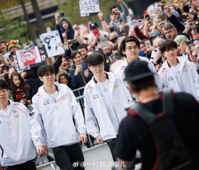 开云棋牌app -Faker在SKT比赛中关键助攻，比分优势明显引发热议！的简单介绍