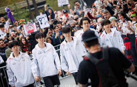 开云棋牌app -Faker在SKT比赛中关键助攻，比分优势明显引发热议！的简单介绍